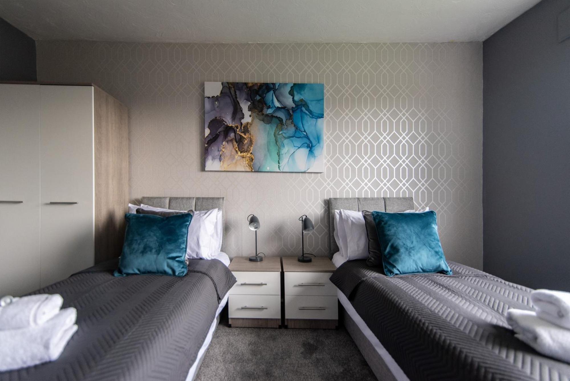 3 Bed Apartment - Perfect For Contractors Near Liverpool Airport Hale  Dış mekan fotoğraf