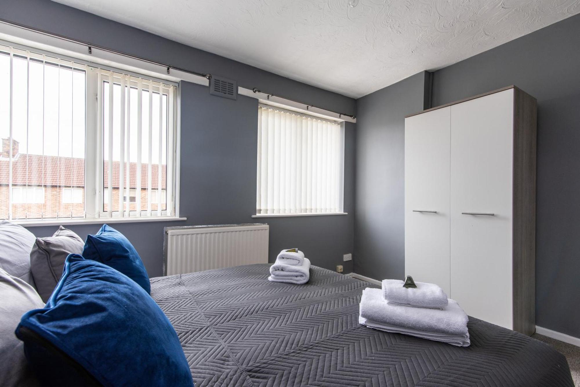 3 Bed Apartment - Perfect For Contractors Near Liverpool Airport Hale  Dış mekan fotoğraf