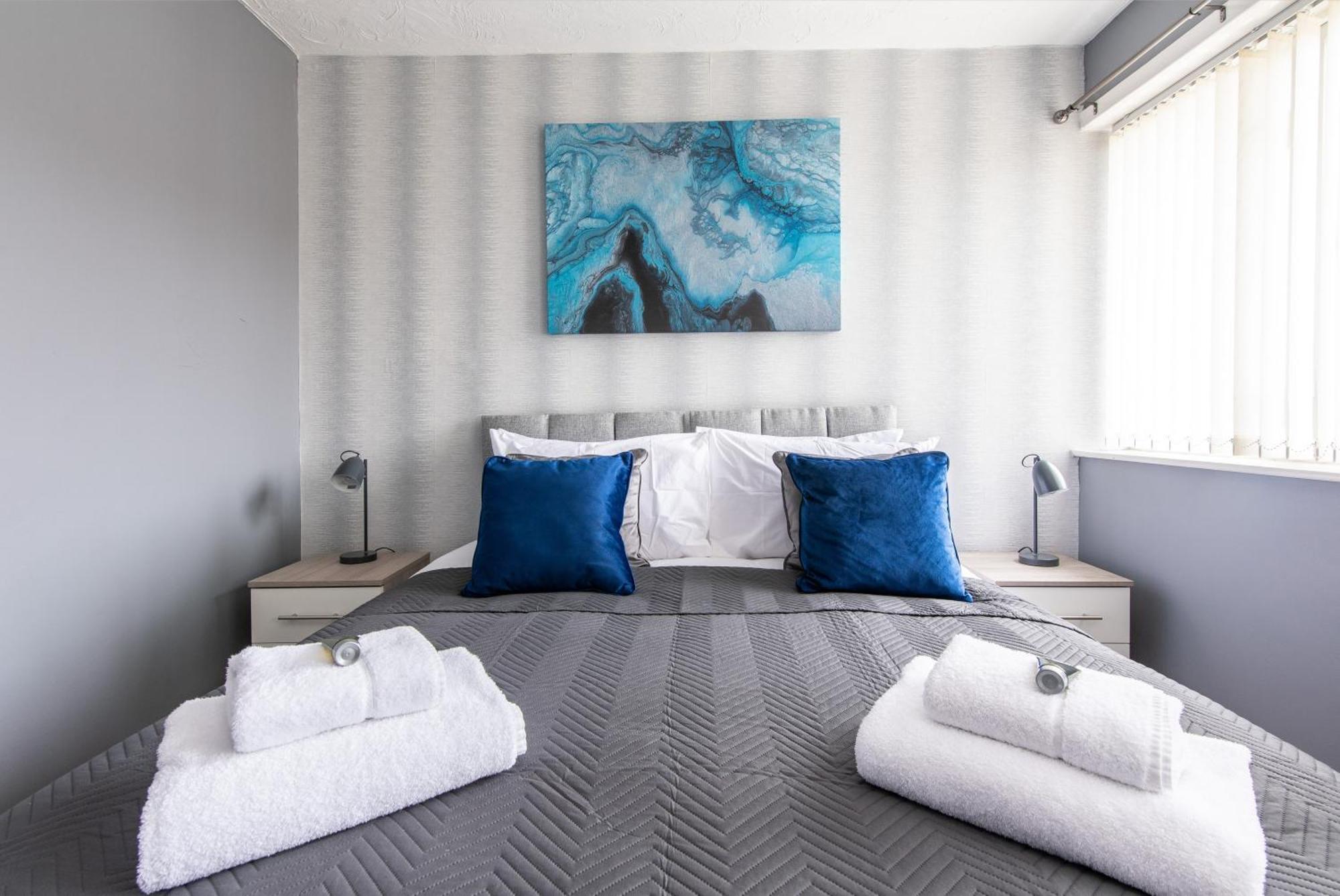 3 Bed Apartment - Perfect For Contractors Near Liverpool Airport Hale  Dış mekan fotoğraf