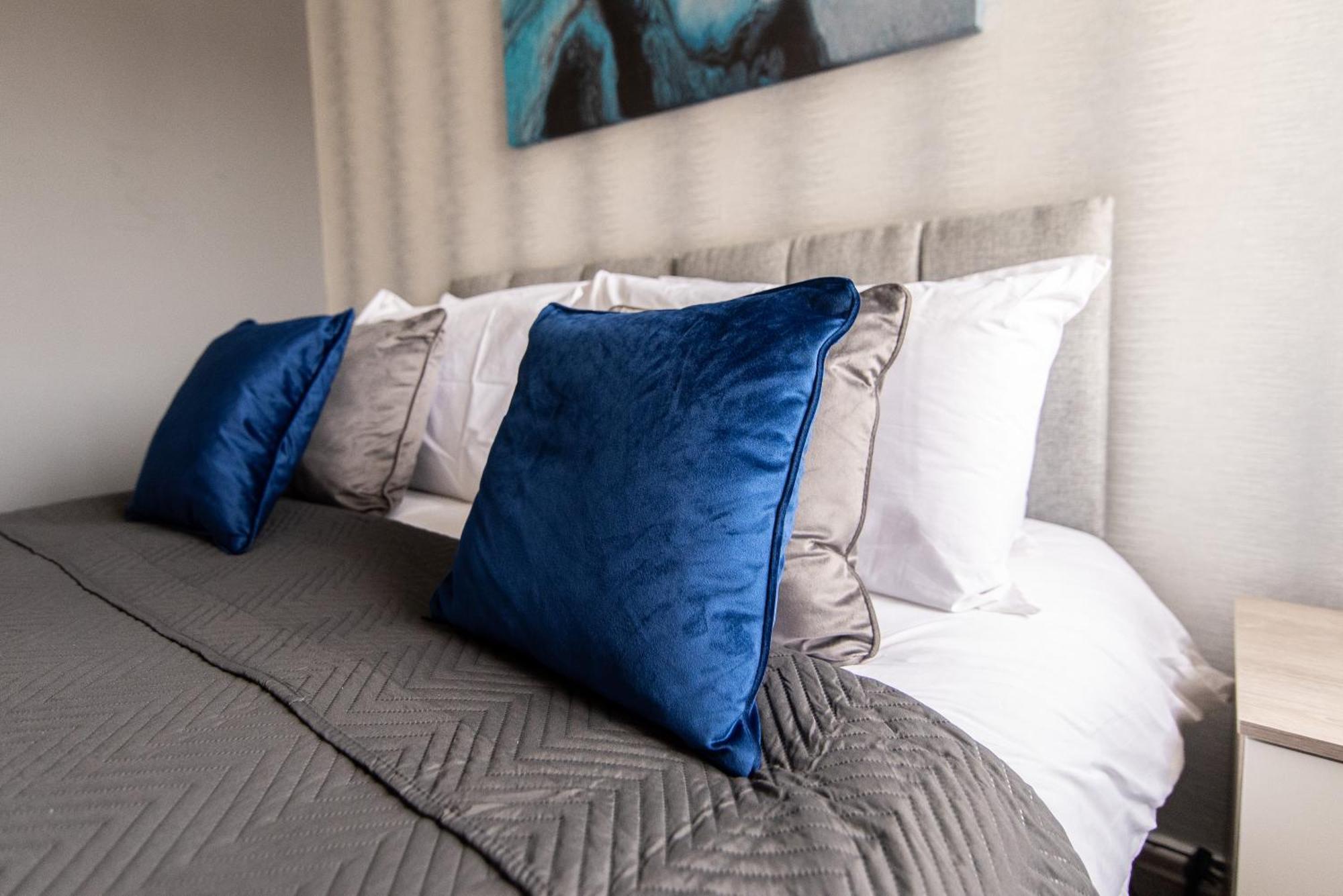 3 Bed Apartment - Perfect For Contractors Near Liverpool Airport Hale  Dış mekan fotoğraf