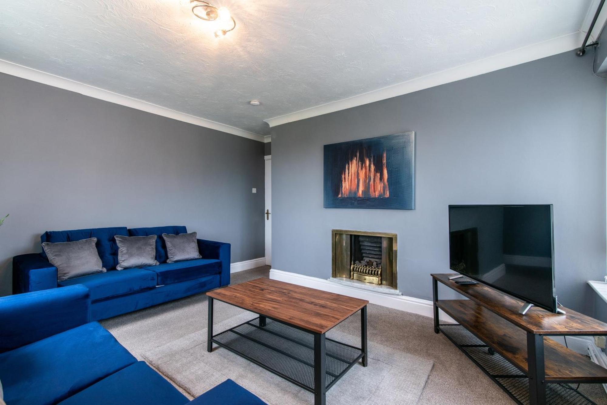 3 Bed Apartment - Perfect For Contractors Near Liverpool Airport Hale  Dış mekan fotoğraf