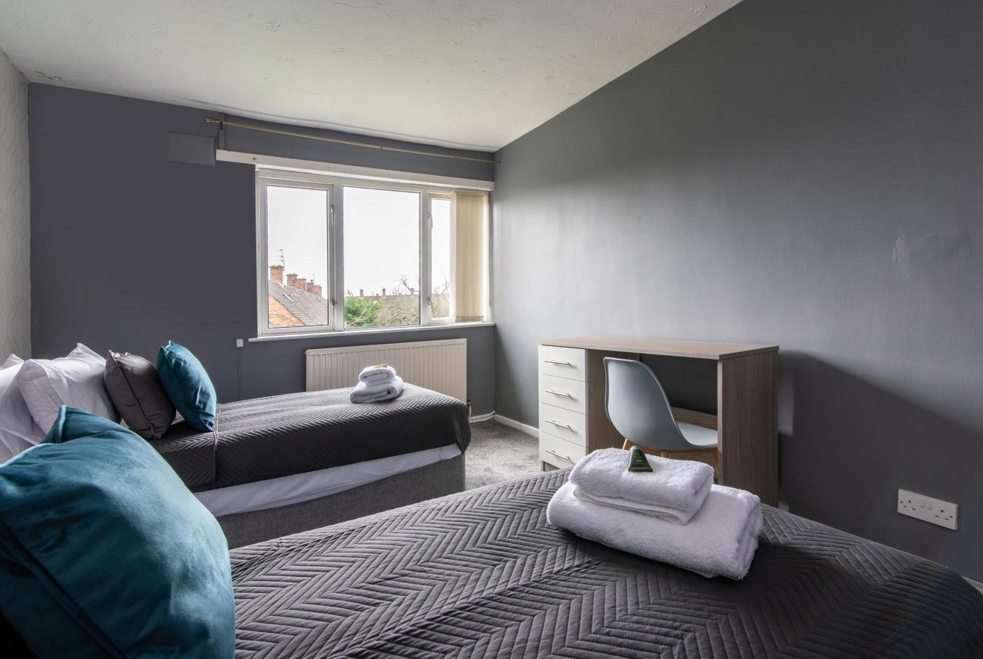 3 Bed Apartment - Perfect For Contractors Near Liverpool Airport Hale  Dış mekan fotoğraf