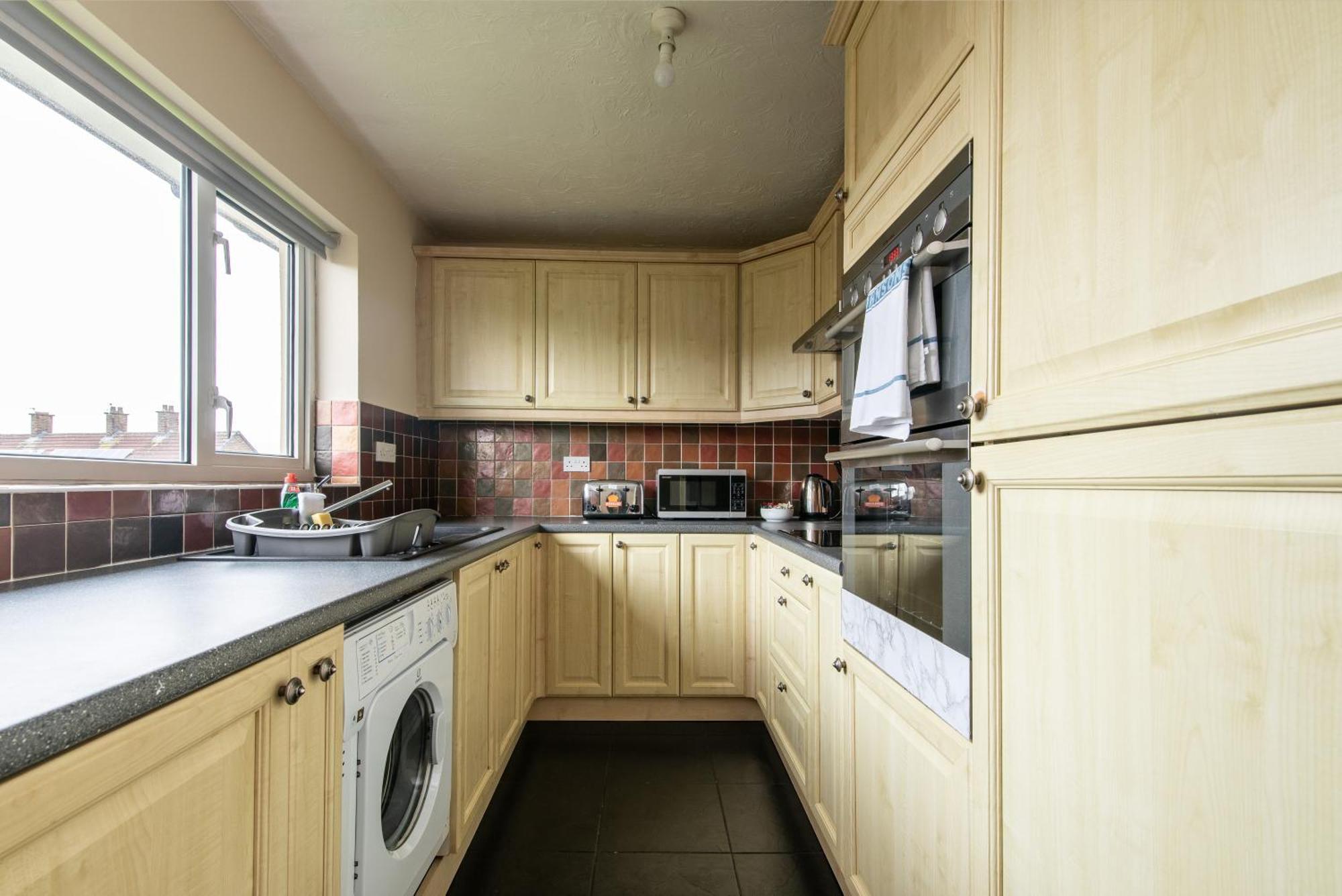 3 Bed Apartment - Perfect For Contractors Near Liverpool Airport Hale  Dış mekan fotoğraf